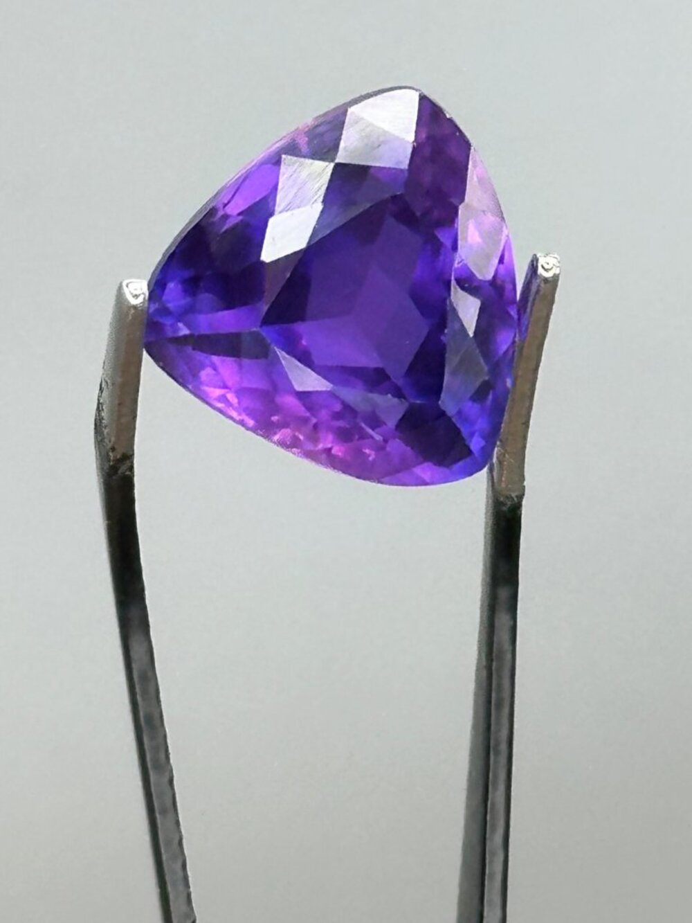 GORGEOUS Certified Bi-Color Sapphire